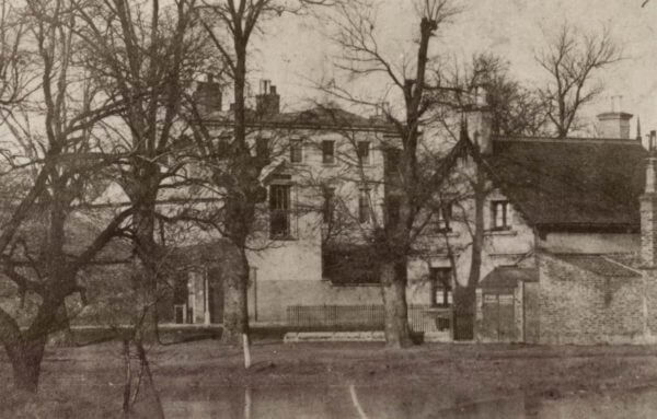 Nassau House, Barnes